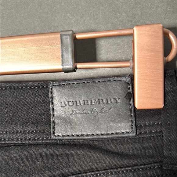 Burberry Women’s black denim pants, 28” waist, slight stretch, from tv Wardrobe - Picture 4 of 8